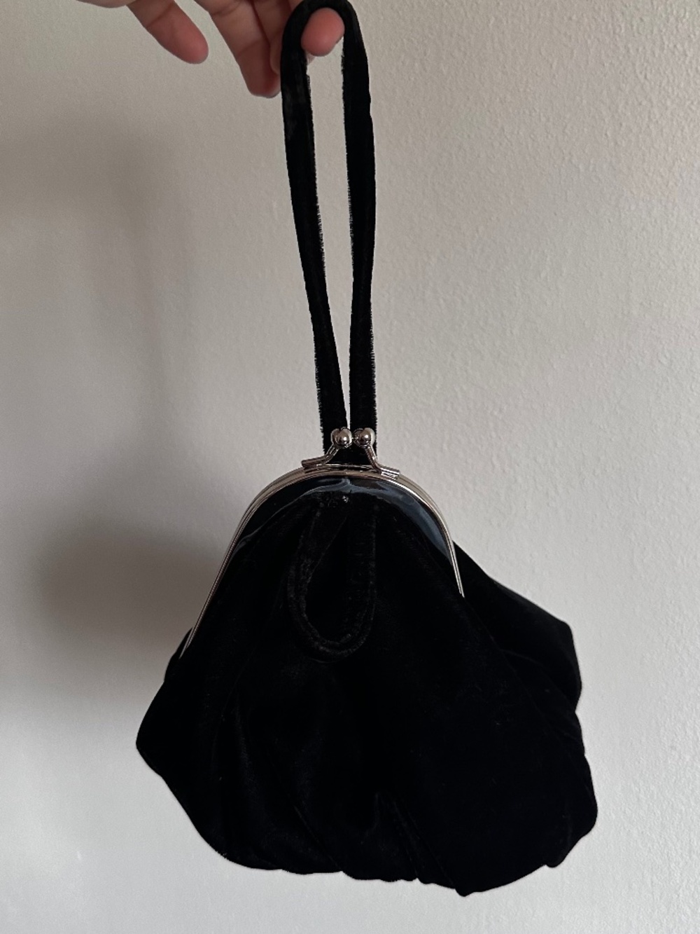 Flapper velvet bag